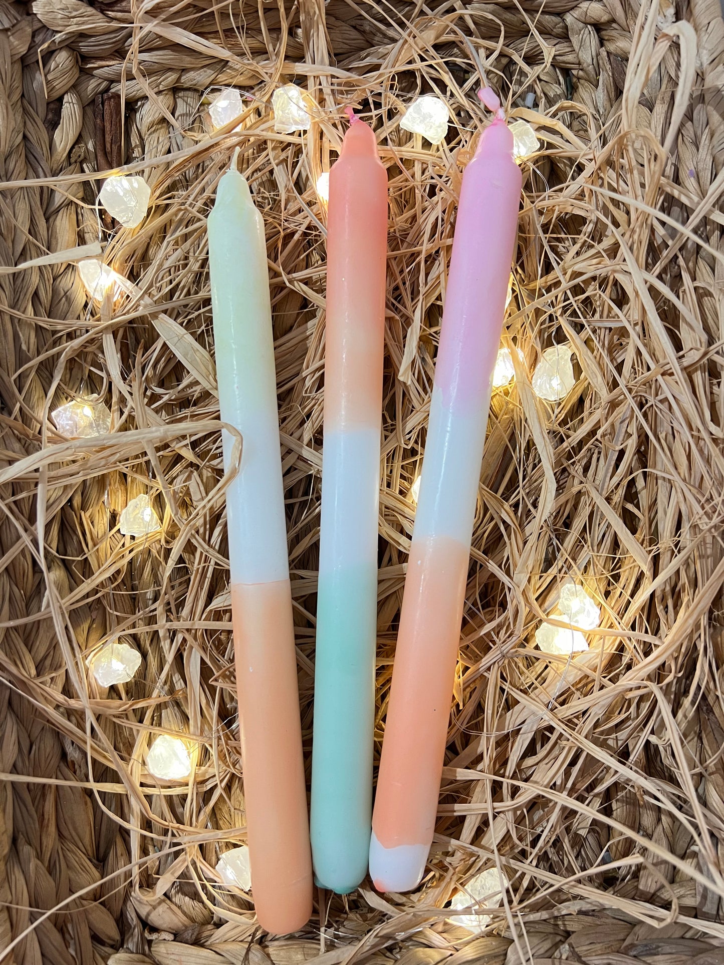 3 pastellfarbige Kerzen gelb orange blau lila