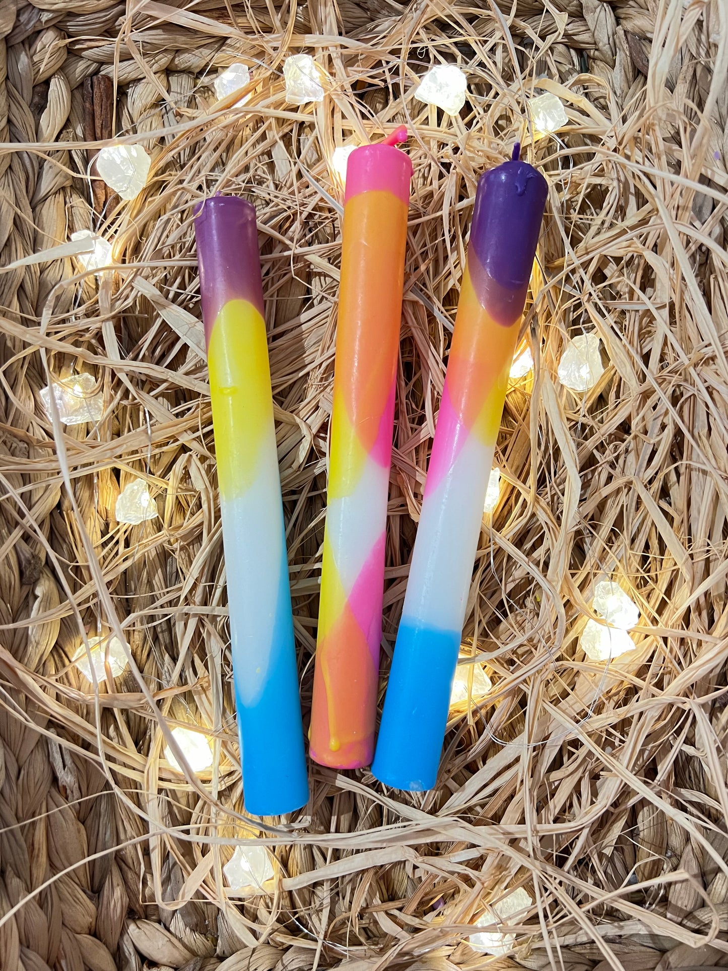 3 farbige Kerzen gelb orange pink blau lila