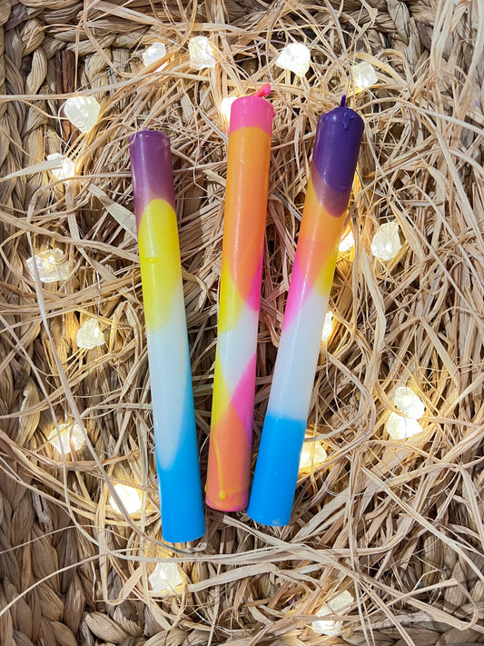 3 farbige Kerzen gelb orange pink blau lila